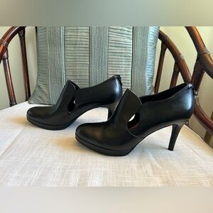 Nine West Cut Out Pumps